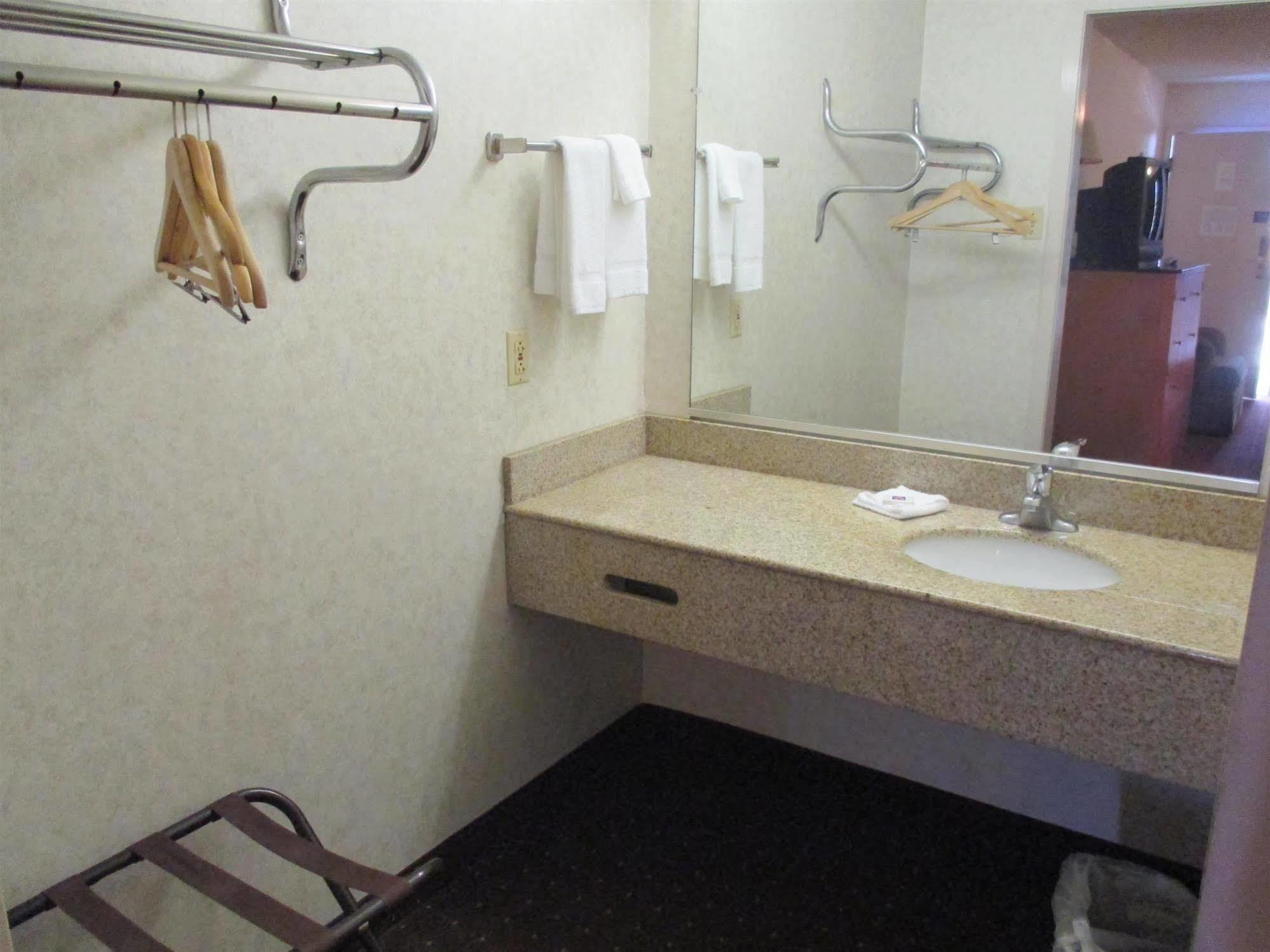 Rodeway Inn Brooklawn Εξωτερικό φωτογραφία